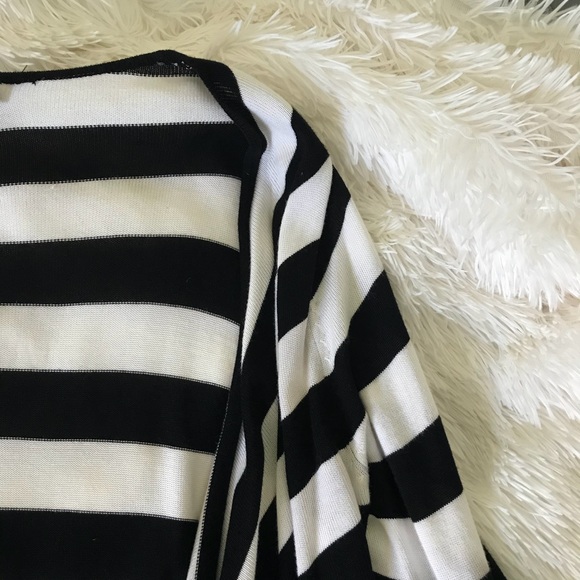 modern striped throw over - Picture 3 of 4